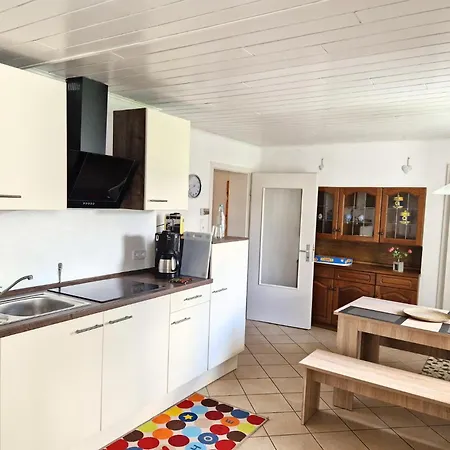 Zur Kasselburg Apartament *